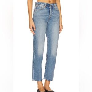 Levi’s Wedgie straight Premium Denim Classic Light WashJeans Size 28